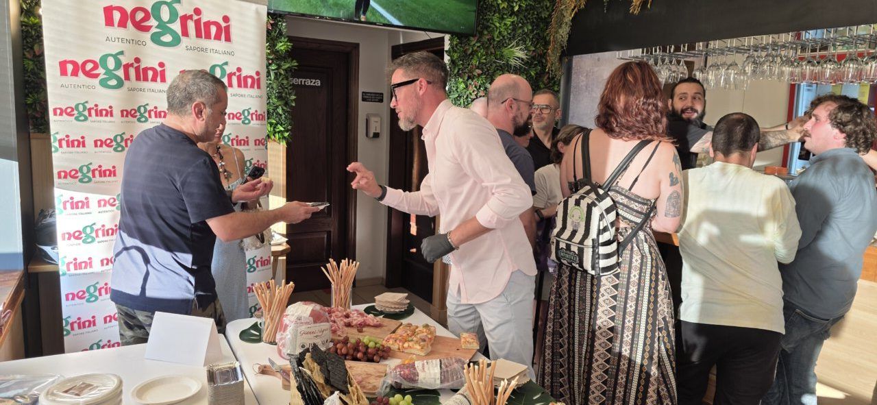 Celebración del décimo aniversario de la Pizzería Mama Mia en Ponferrada