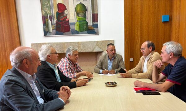 Reunión entre representantes de la Diputación y Foro del Manzanal