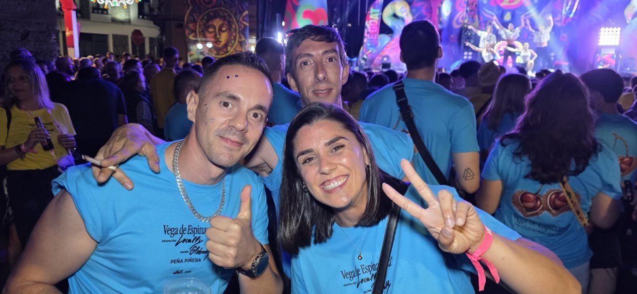 Grupo de amigos en la IV Quedada de Peñas en Vega de Espinareda