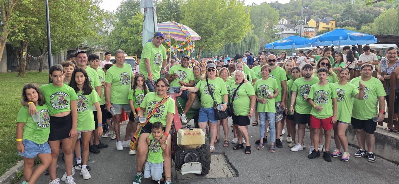 Grupo de personas celebrando en el Sábado de Peñas en Toral de los Vados