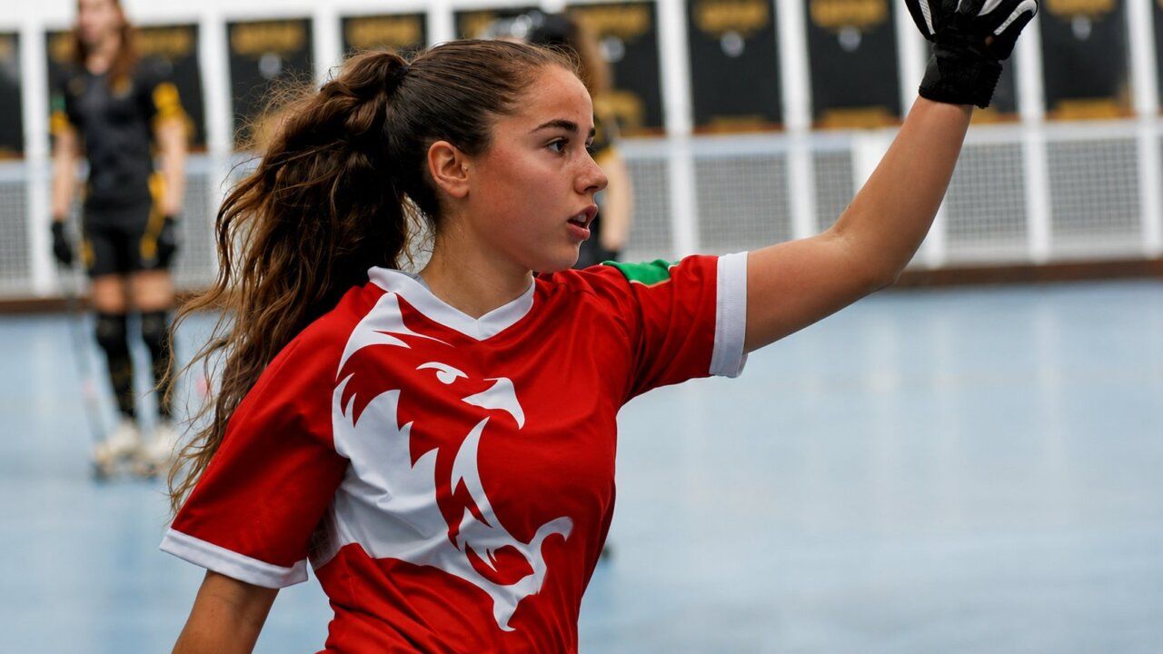 Joana Xicota en acción durante un partido de hockey sobre patines