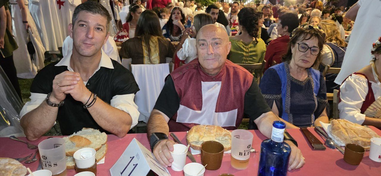 Participantes en la Cena Templaria en Ponferrada con vestimenta medieval