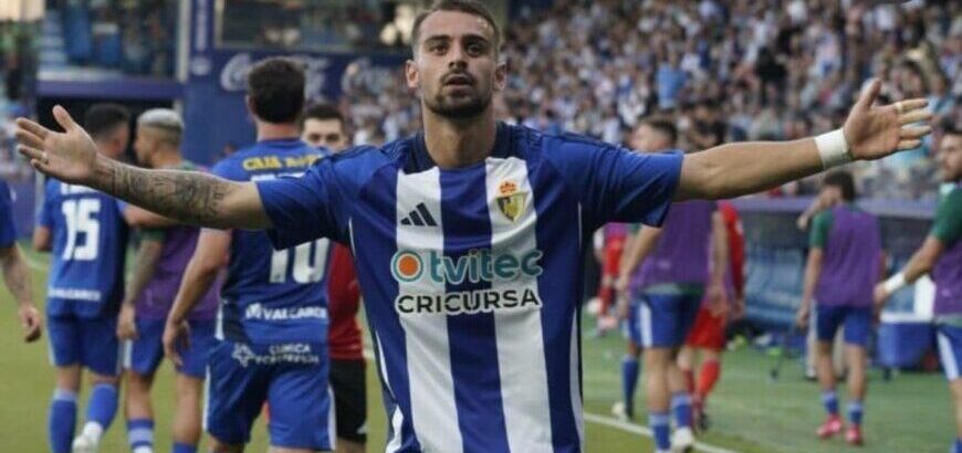 Cortés despidiéndose de la afición del club blanquiazul