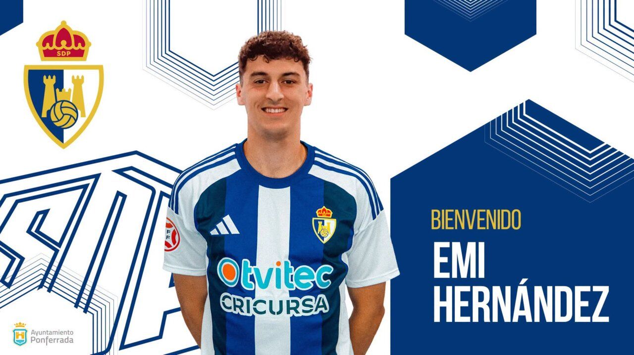 Emi Hernández con la camiseta de la SD Ponferradina sonriendo