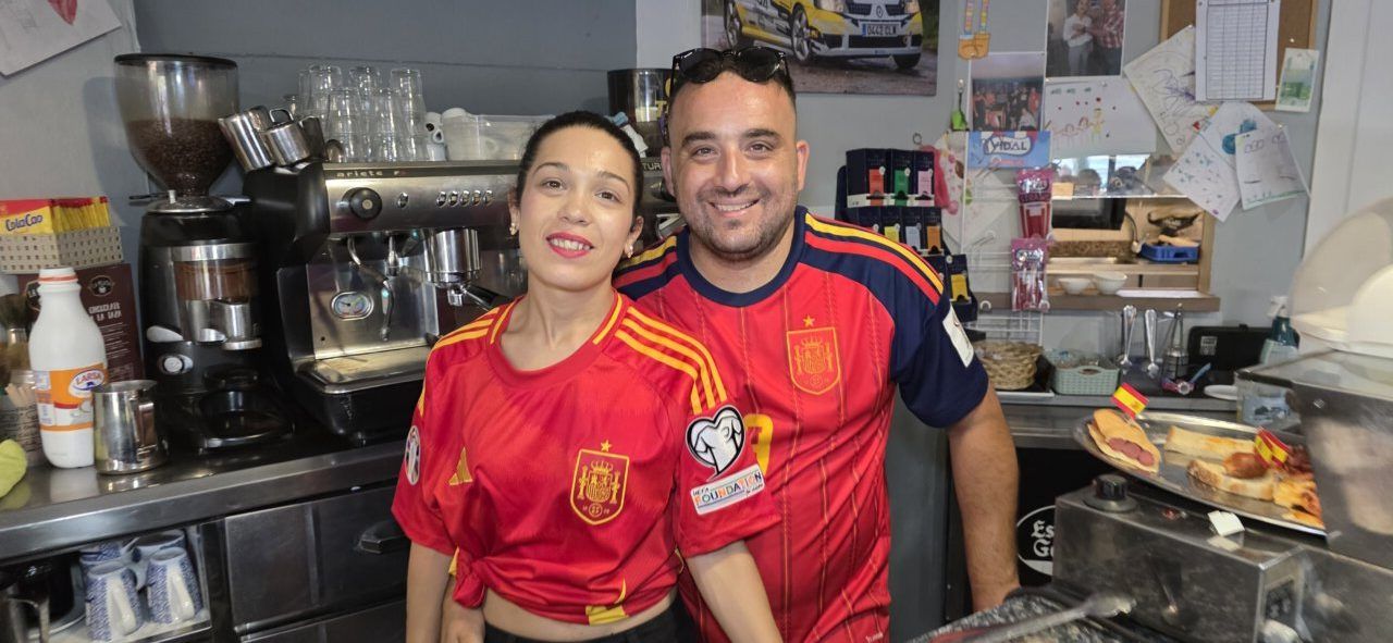 Aficionados en la Plaza Fernando Miranda durante la final del Mundial