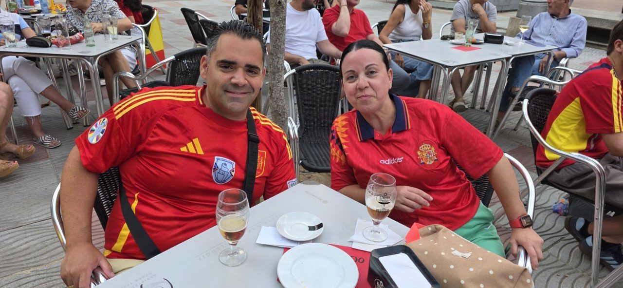 Aficionados en Ponferrada celebrando la final del Mundial España vs Argentina