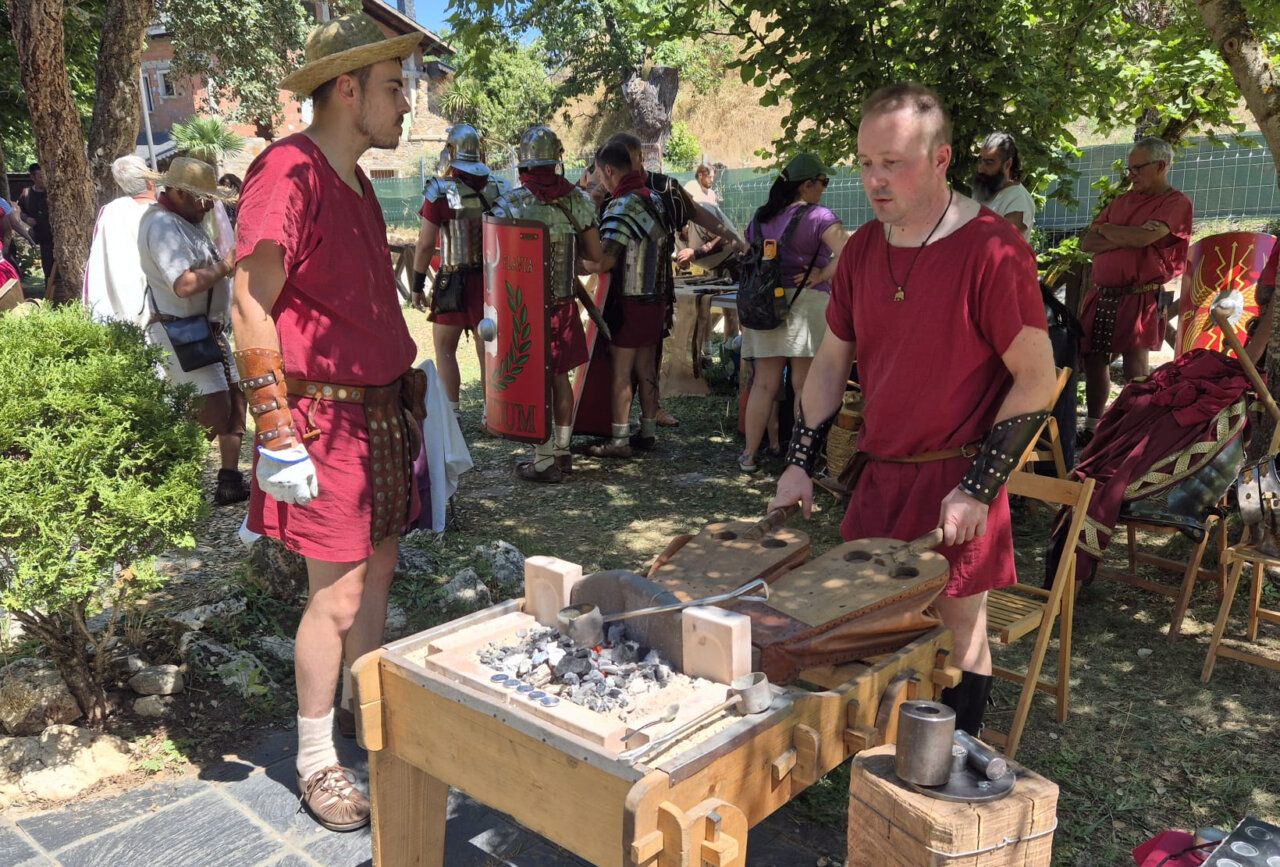 Recreación histórica de la fabricación de monedas en Las Médulas