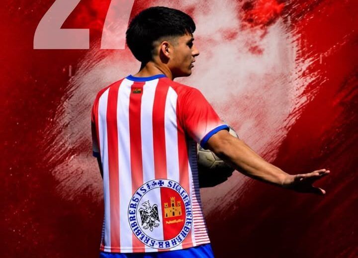 Juan Carlos Mansilla en la camiseta del Atlético Bembibre
