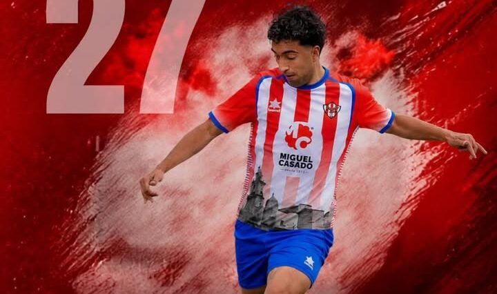 Óscar Gallego en acción con el Atlético Bembibre, temporada 26-27.