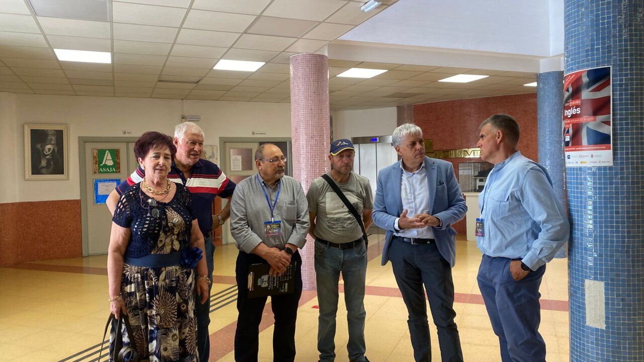 Inauguración de GeoLaciana con asistentes en un evento científico