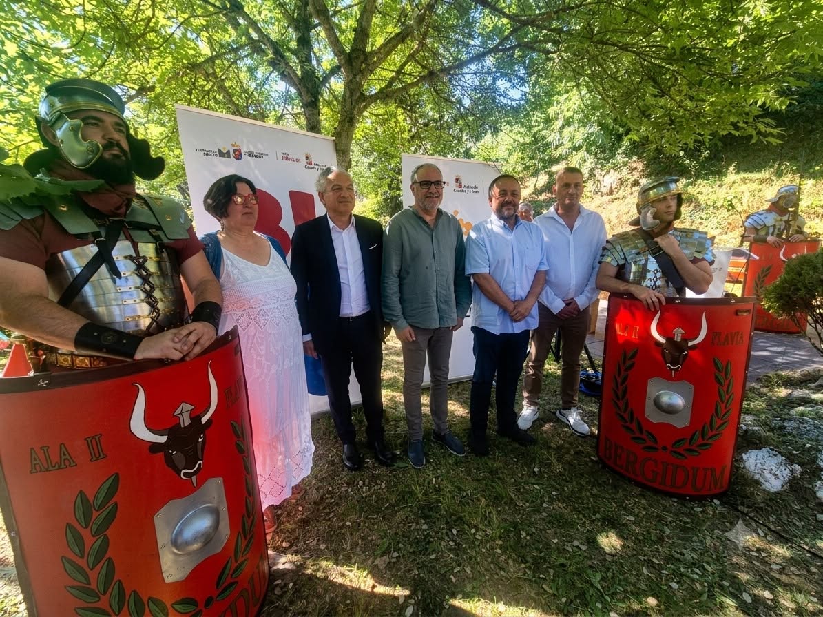 Participantes en la III Lvdvs Avrvm en Las Médulas con trajes romanos