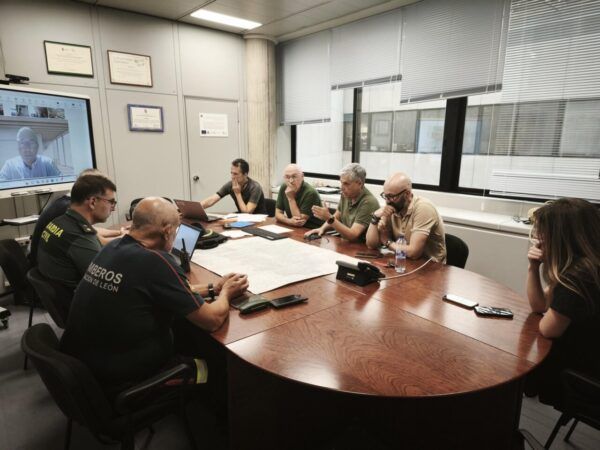 Reunión de emergencia sobre incendios provocados por rayos en Zacos