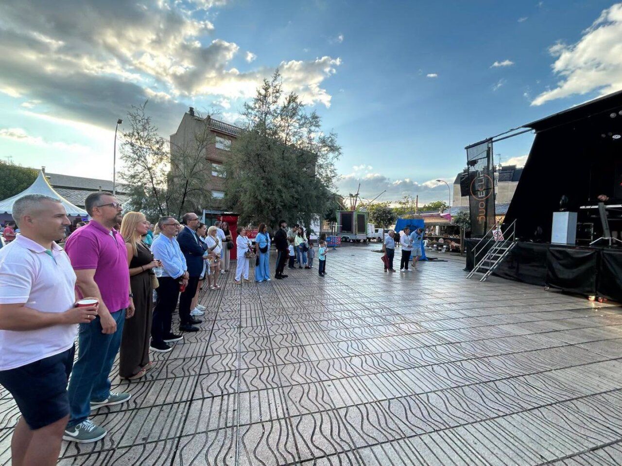 Acto inaugural de las fiestas en La Placa con Oliver Bao