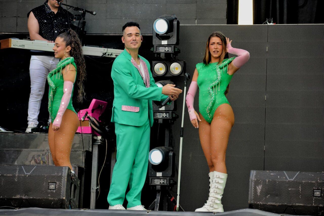 Actuación del Grupo Beatriz en la verbena de Vilela