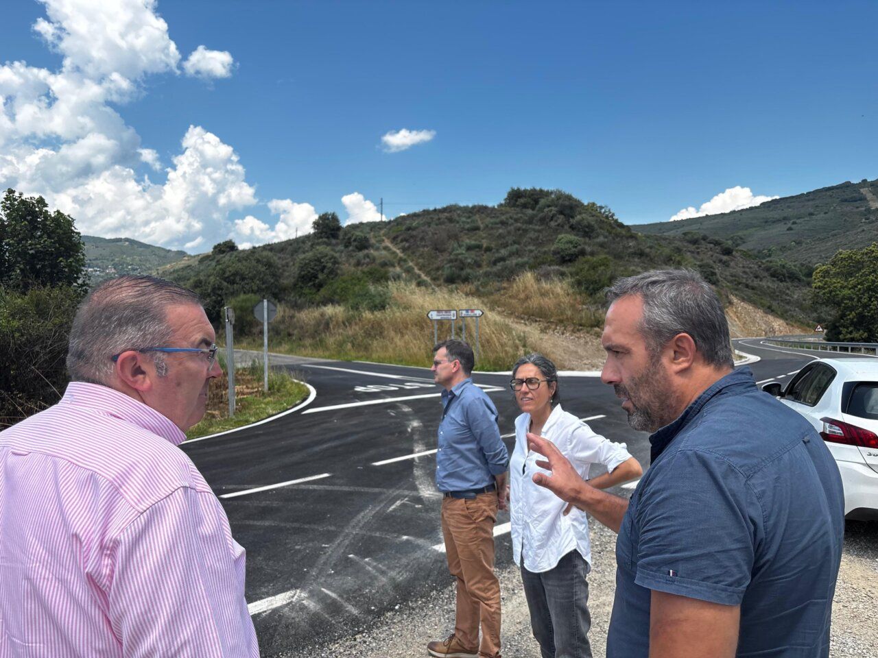 Reunión sobre la mejora de la carretera en Corullón