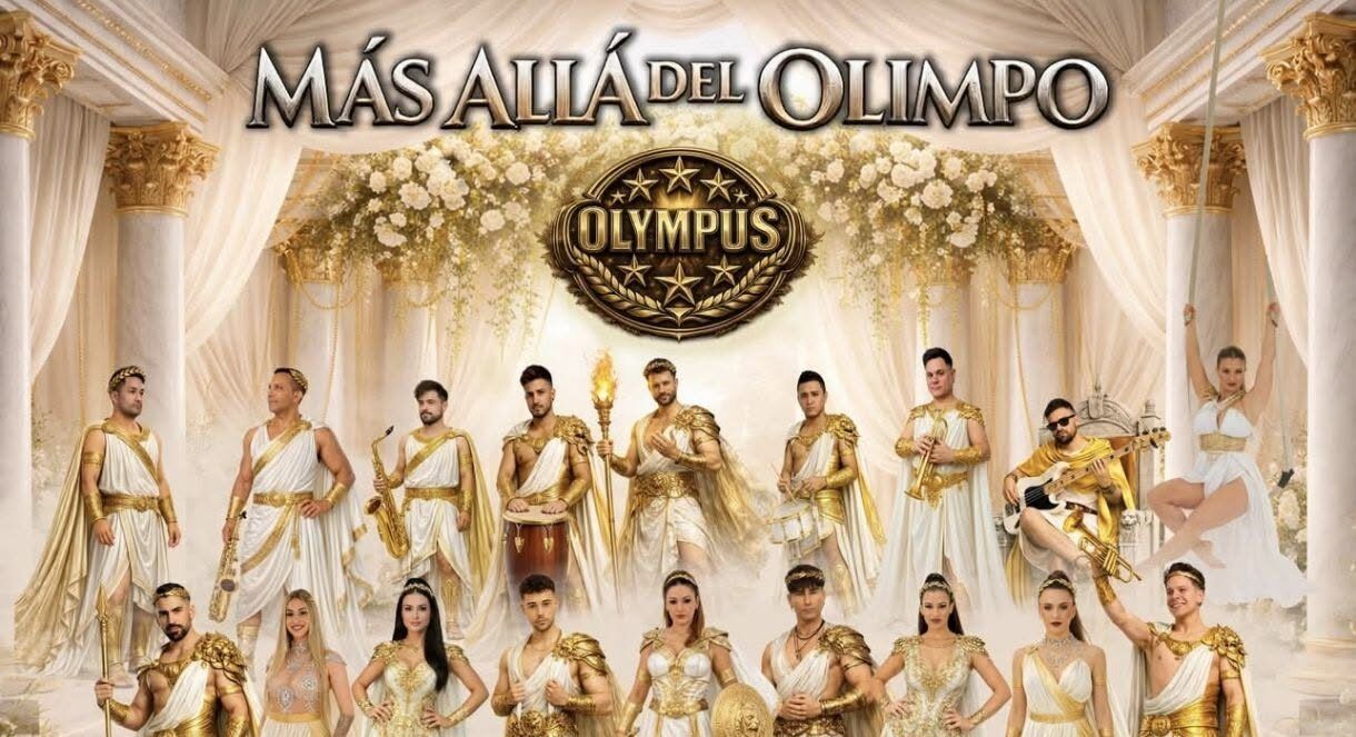 Miembros de la Orquesta Olympus en vestimenta temática de Olimpo