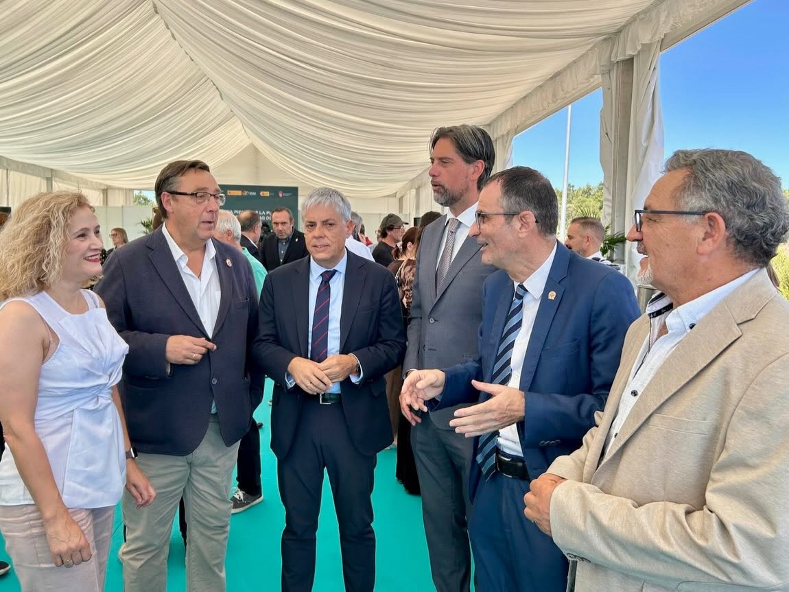 Evento de colocación de la primera piedra de la planta de reciclaje de baterías en Cubillos del Sil.