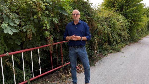 Portavoz del PSOE en Ponferrada criticando el estado del Camino de Santiago