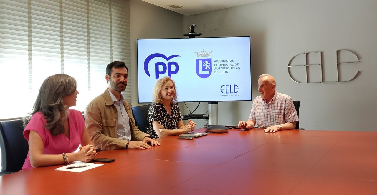 Reunión del PP con representantes de autoescuelas en León