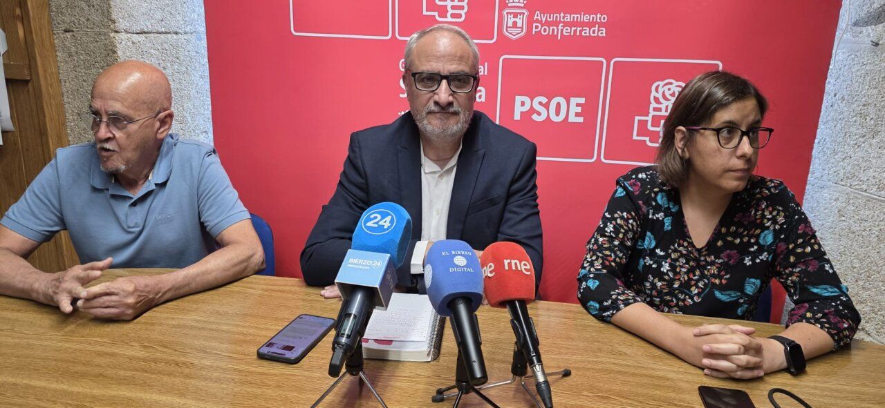 Reunión del PSOE en Ponferrada sobre gestión de contratos municipales