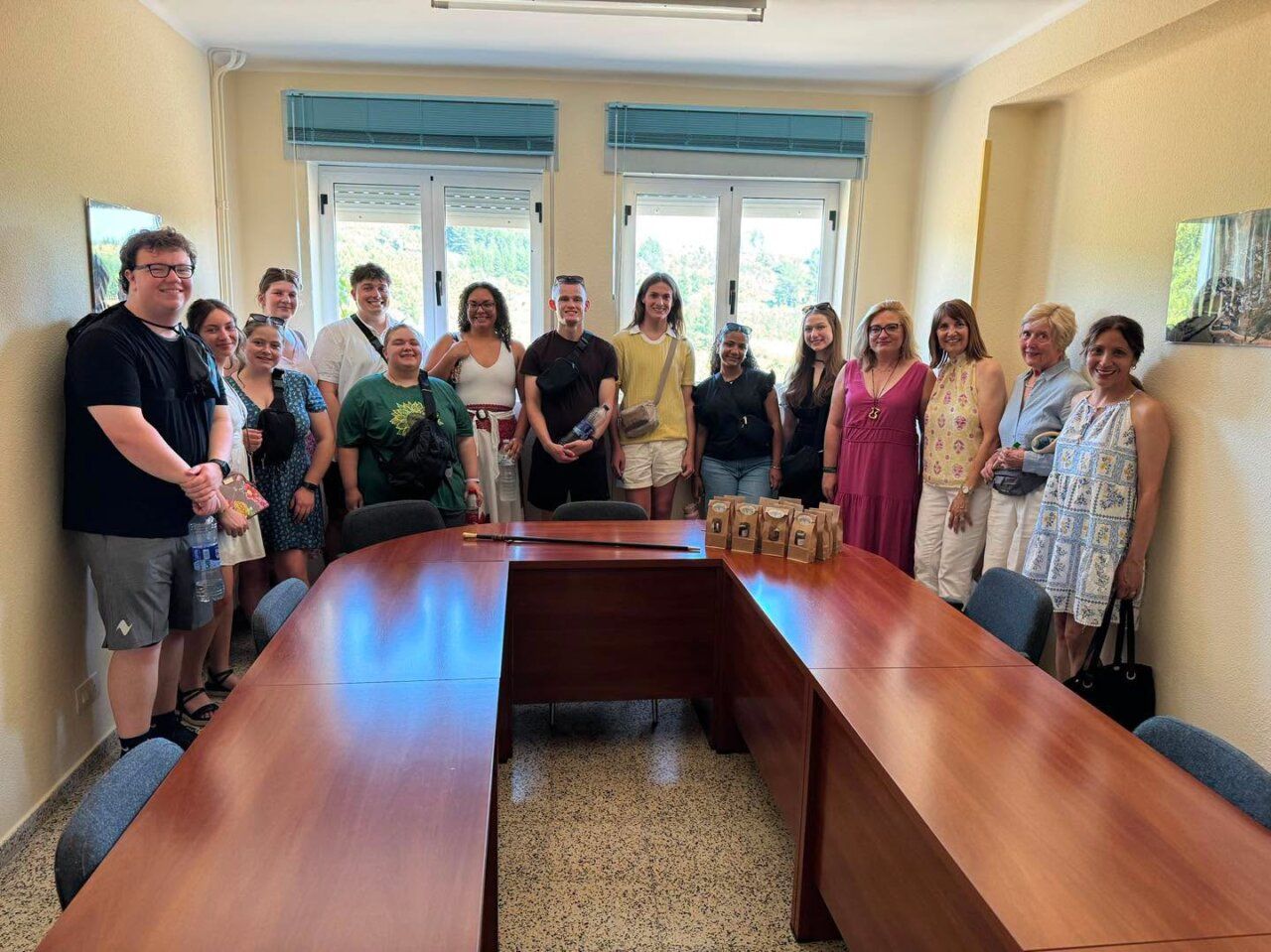 Grupo de estudiantes de Ohio en la recepción en Arganza