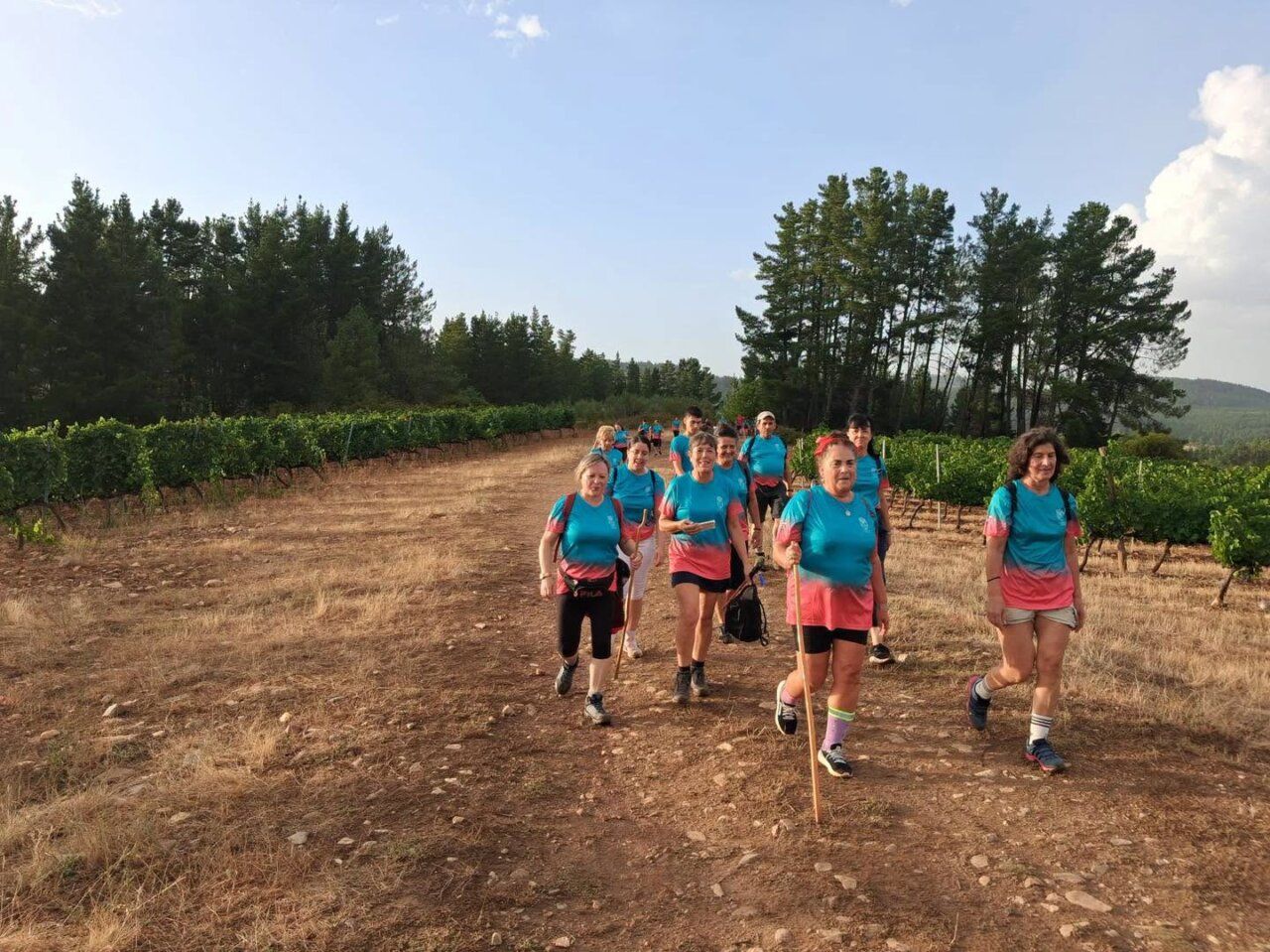 Grupo de personas participando en la XXI Marcha Nocturna en Arganza