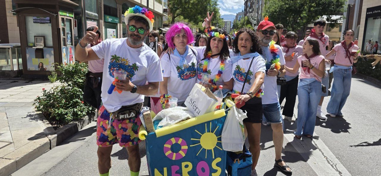 Grupo de personas celebrando en la III Concentración de Peñas en Ponferrada