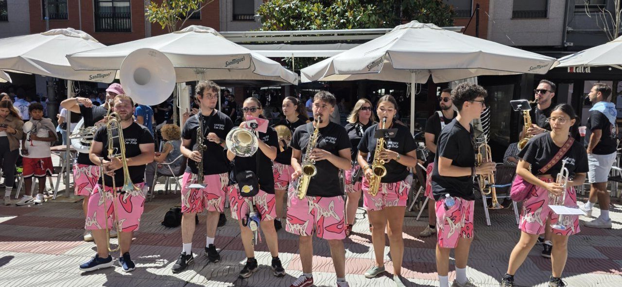 Grupo de músicos en la III Concentración de Peñas en Ponferrada
