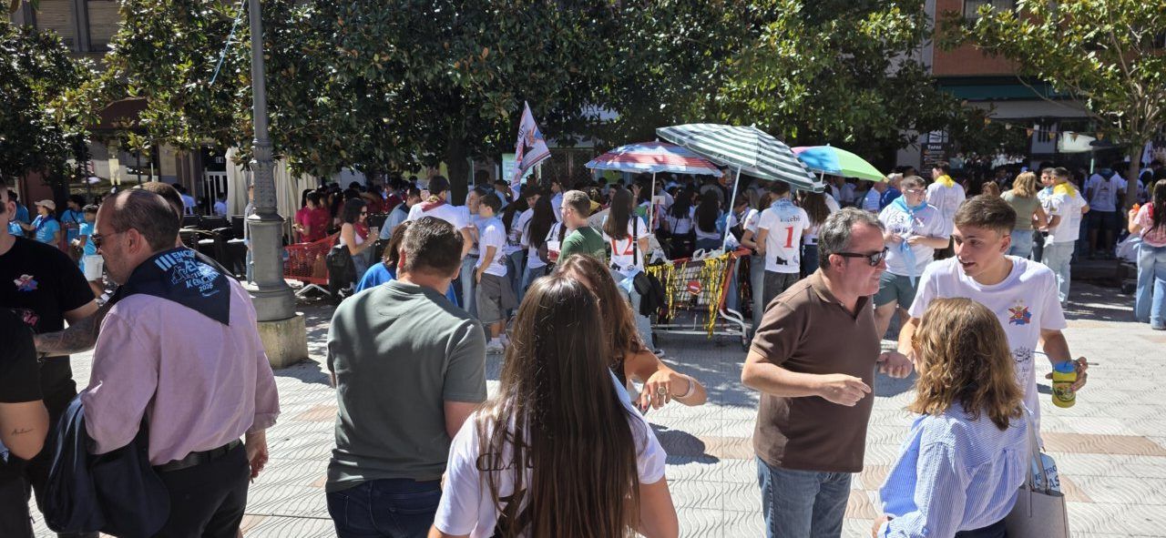 Gente disfrutando en la III Concentración de Peñas en Ponferrada