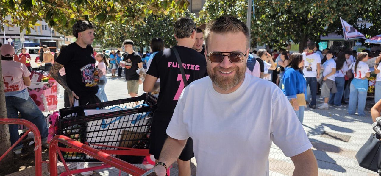 Persona sonriendo en la III Concentración de Peñas en Ponferrada