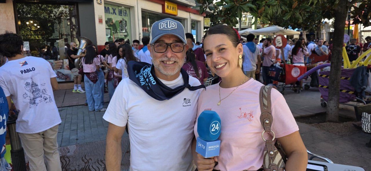 Dos personas sonriendo en la III Concentración de Peñas en Ponferrada