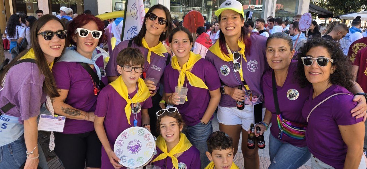 Grupo de personas en la III Concentración de Peñas en Ponferrada