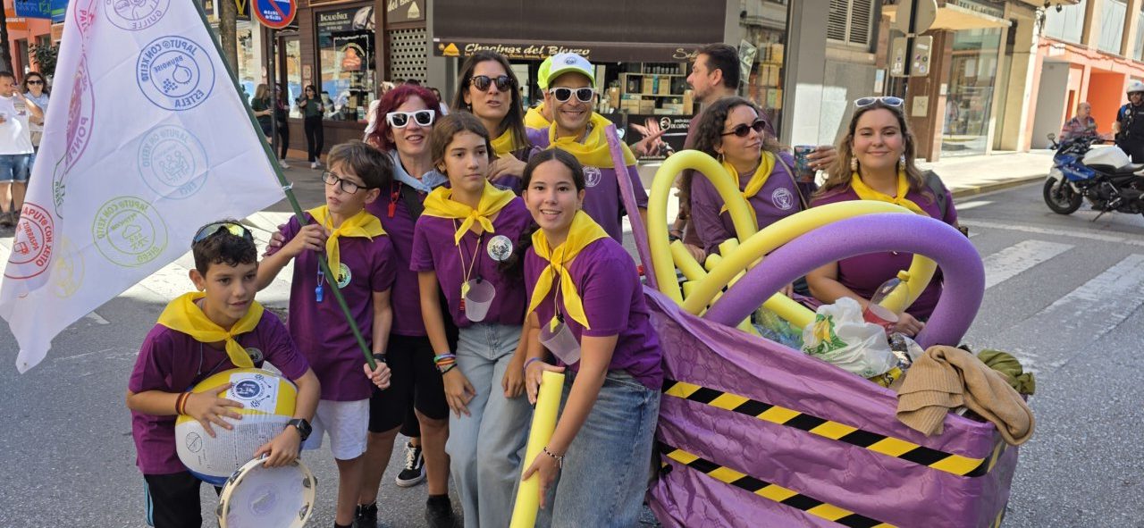 Grupo de personas en la III Concentración de Peñas en Ponferrada