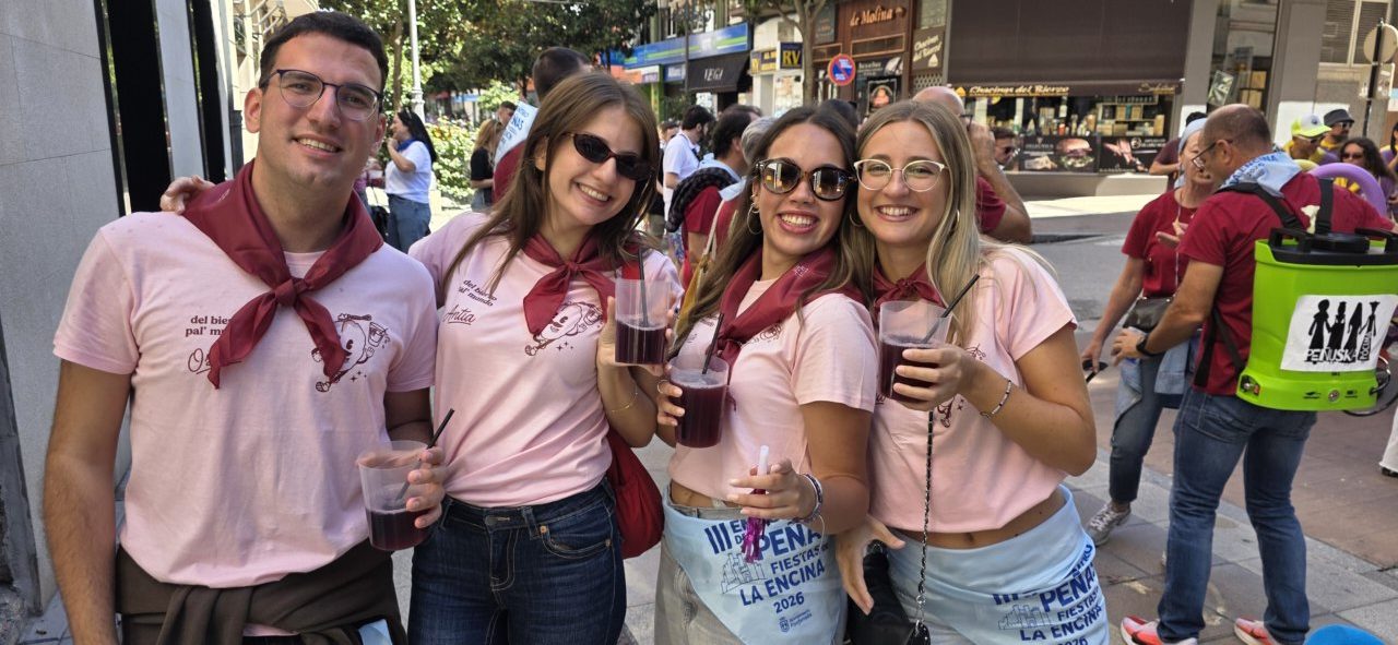 Grupo de amigos disfrutando en la III Concentración de Peñas en Ponferrada
