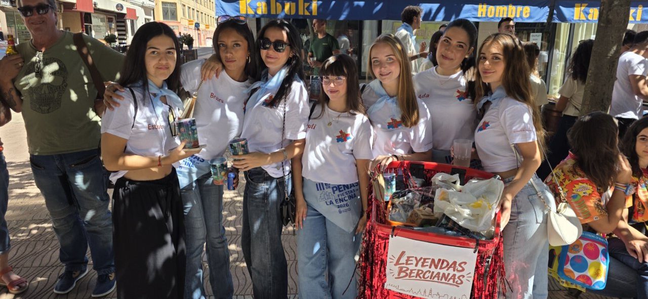 Grupo de personas en la III Concentración de Peñas en Ponferrada