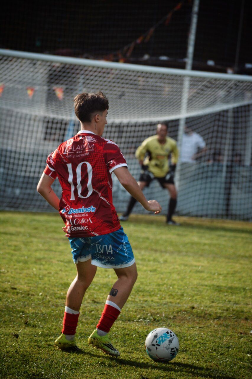 Jugador del C.D. Cubillos en el Torneo Solidario de Villadepalos
