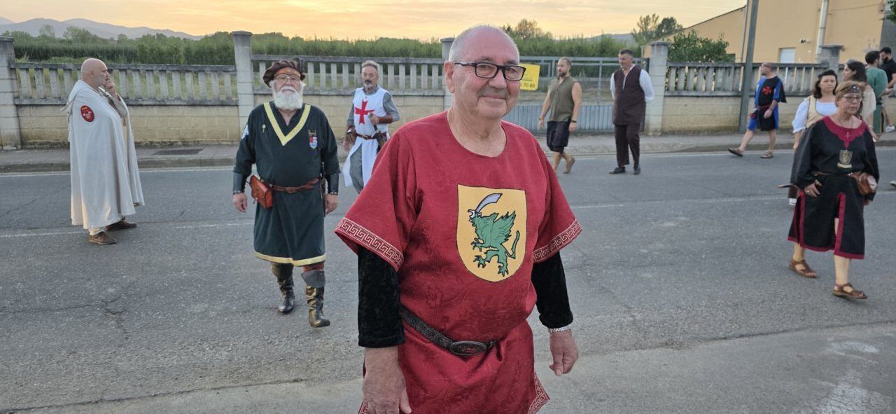 Participantes en el recorrido teatralizado del Camino del Abad en Carracedo del Monasterio