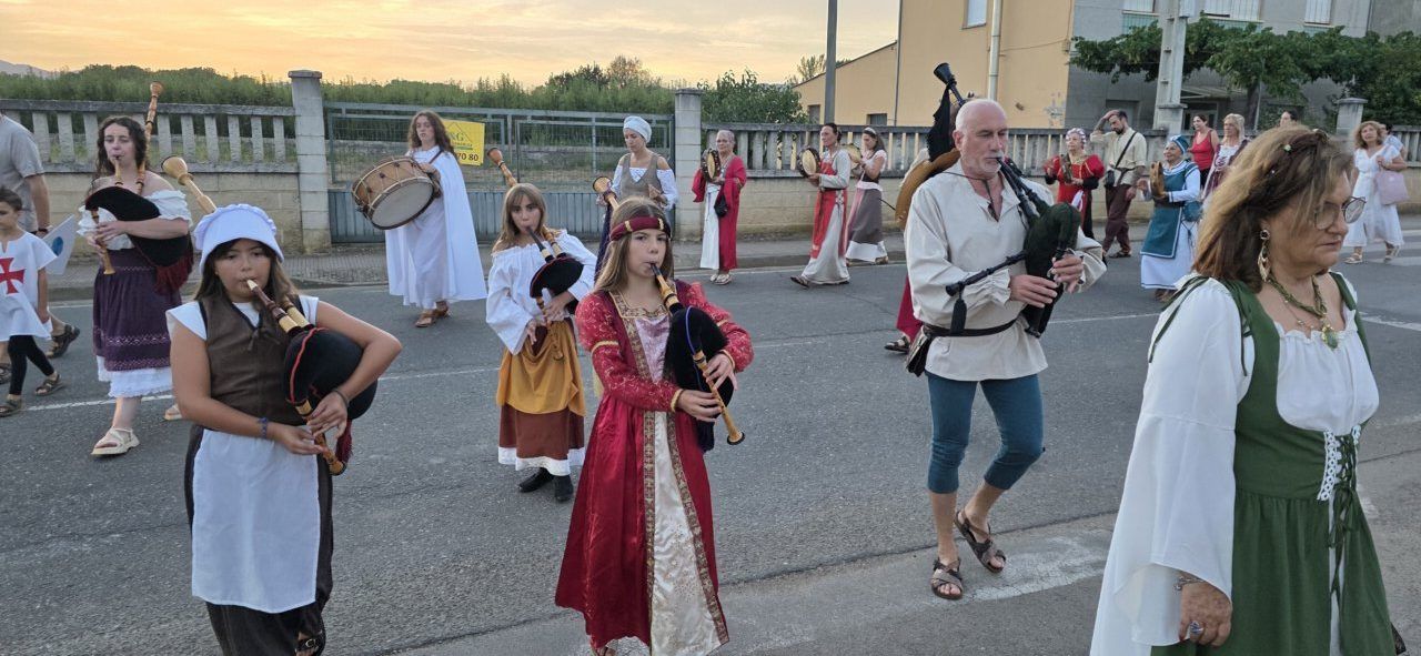 Participantes en el recorrido teatralizado del Camino del Abad