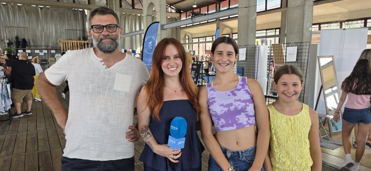 Personas en la Feria de las Rebajas en Ponferrada