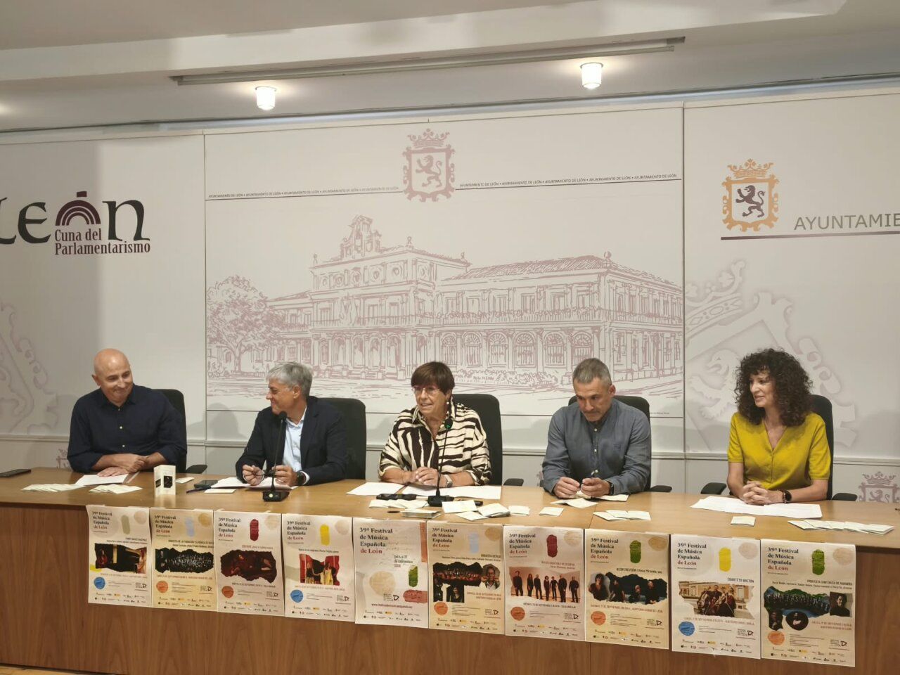 Presentación del 39º Festival de Música Española en León con varios ponentes