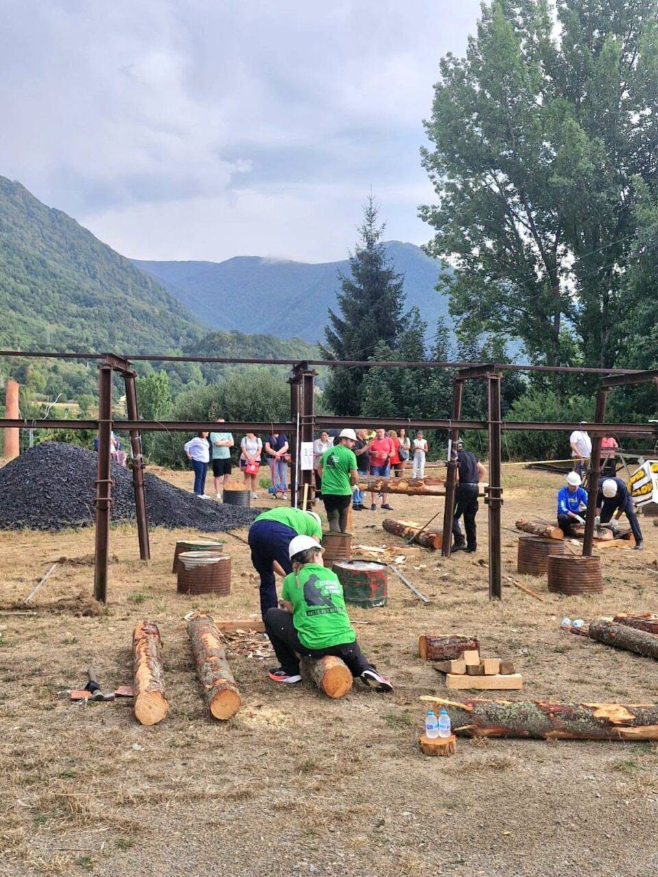 Participantes en el LVII Concurso de Entibadores en el Valle de Laciana