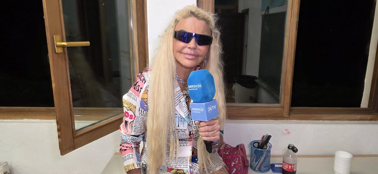 Leticia Sabater en la Plaza del Santo Cristo durante las fiestas