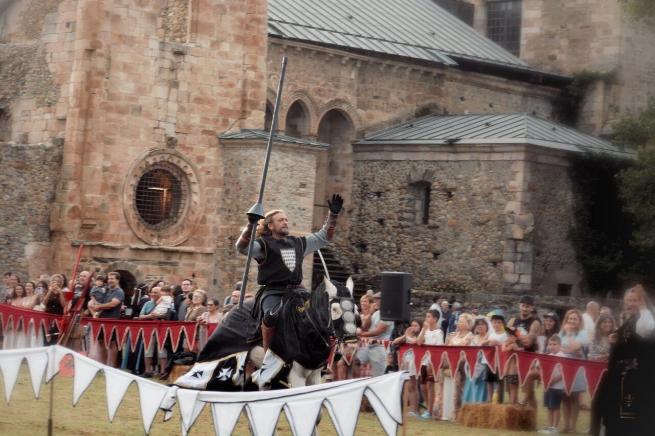 Caballero en justas medievales en Carracedo del Monasterio