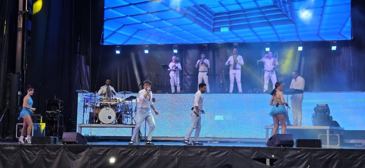 Actuación musical durante la celebración de San Roque en Molinaseca