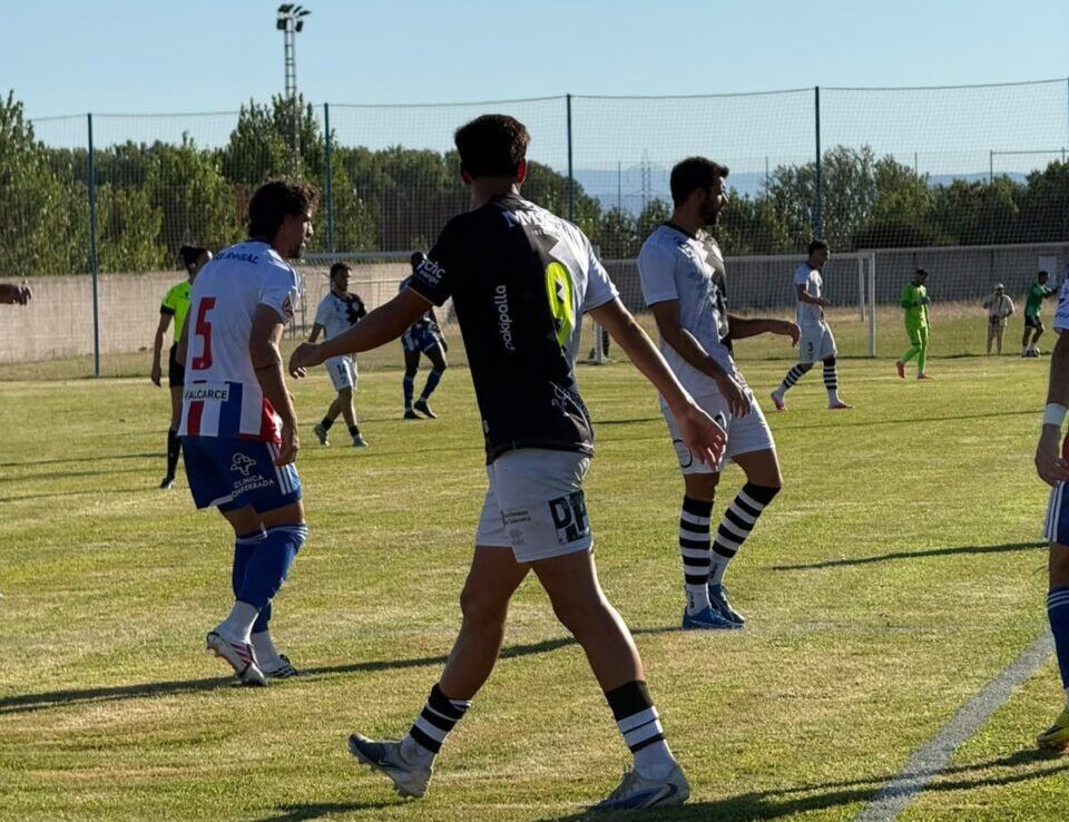 Jugadores de la SD Ponferradina en un partido de pretemporada