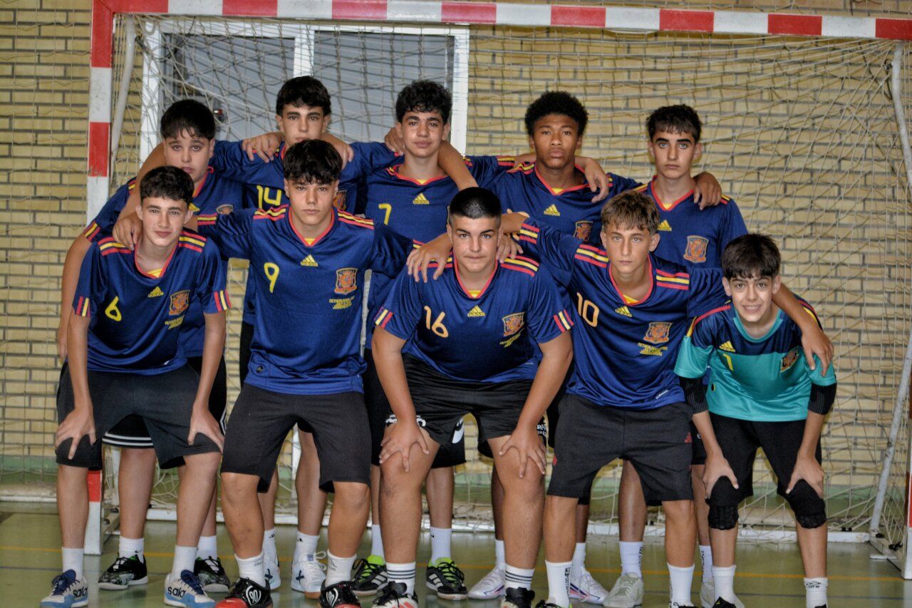 Equipo de jóvenes jugadores en el Torneo de Fútbol Sala de Fabero 2026