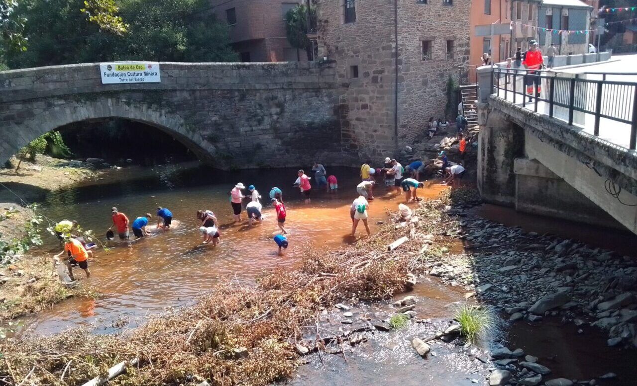 Participantes en el VII Concurso de Bateo de Oro en el Bierzo