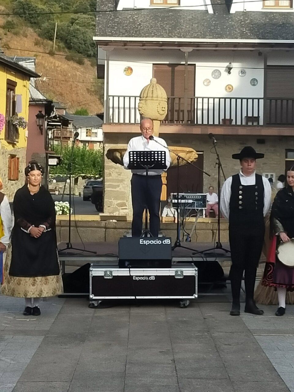 Acto inaugural del VII Encuentro de Tamboriteros en Molinaseca