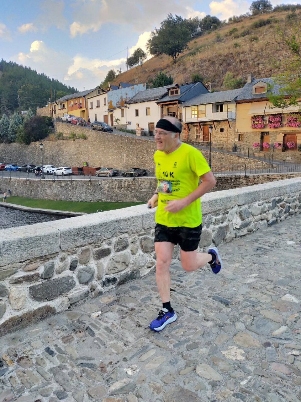 Corredor participando en la XIII Carrera de Montaña de Molinaseca
