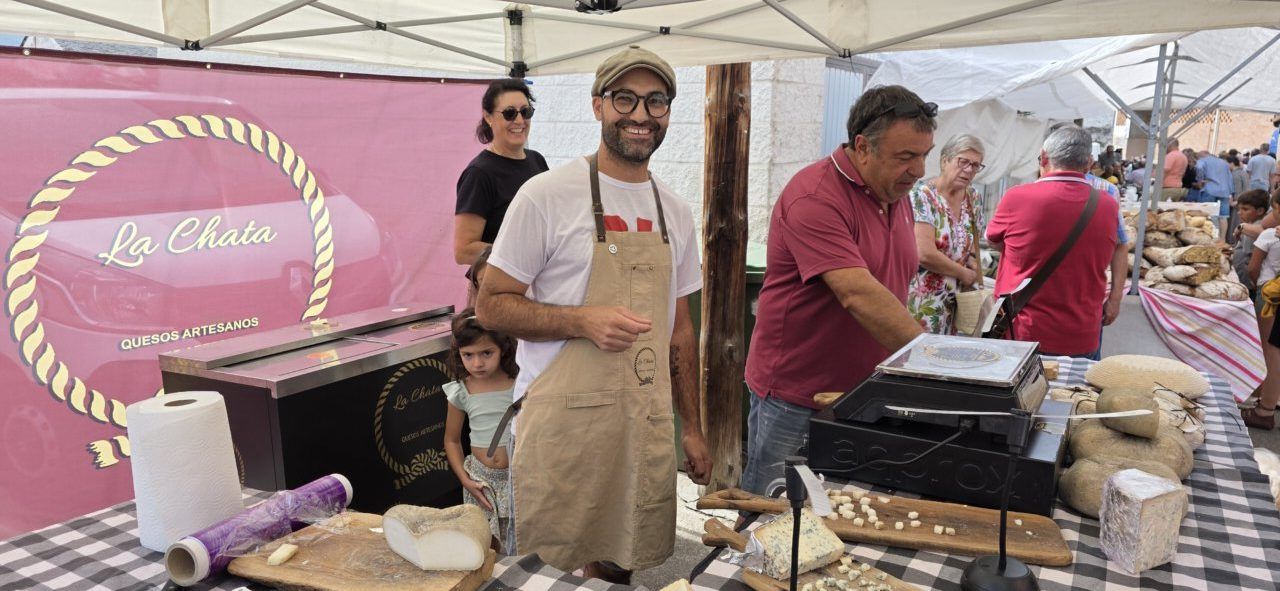 Vendedores en la XXIII Feria del Ajo de San Miguel de las Dueñas